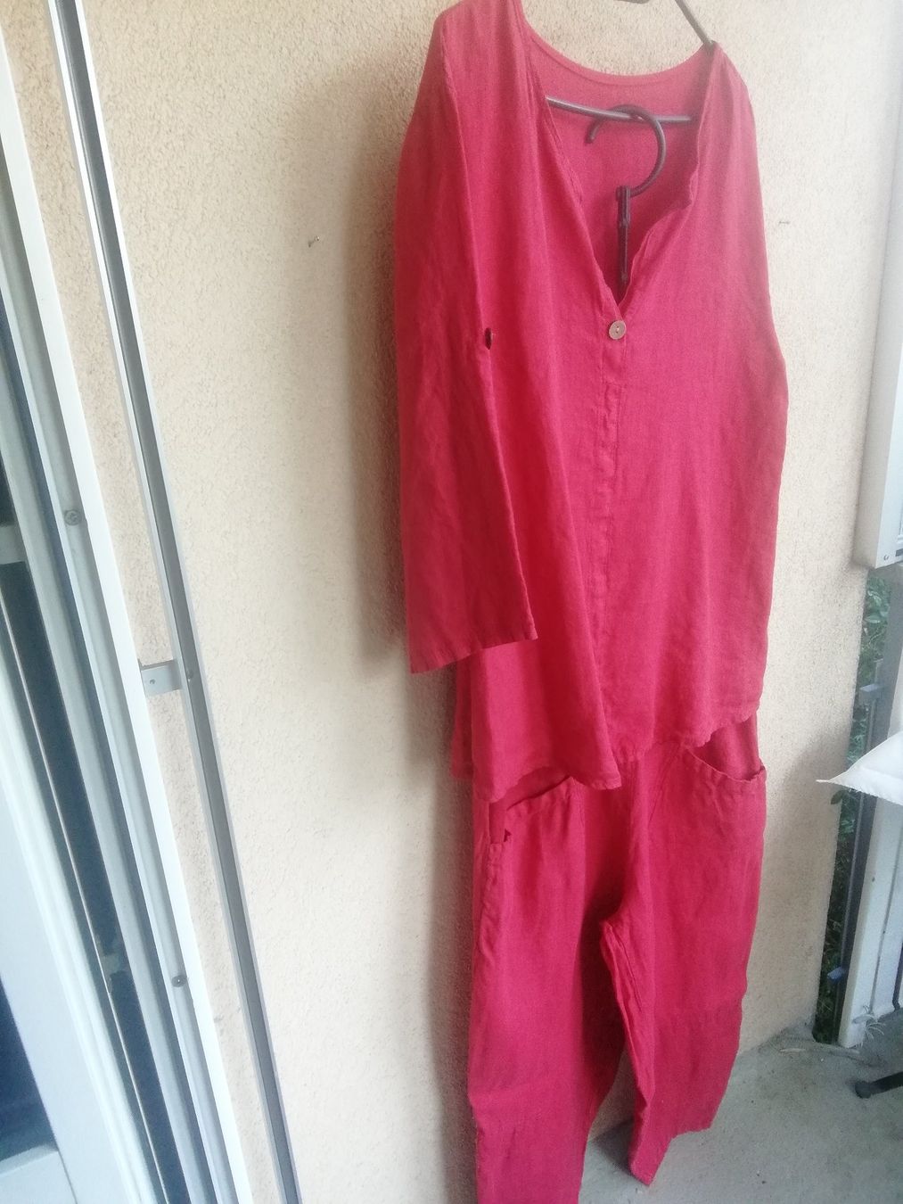 Completi & Tailleur: Hosen Ensemble mit Bluse Rot. One sice. LEINEN – Nuovo (secondo la descrizione) da Zürich venduto da Layadea 1