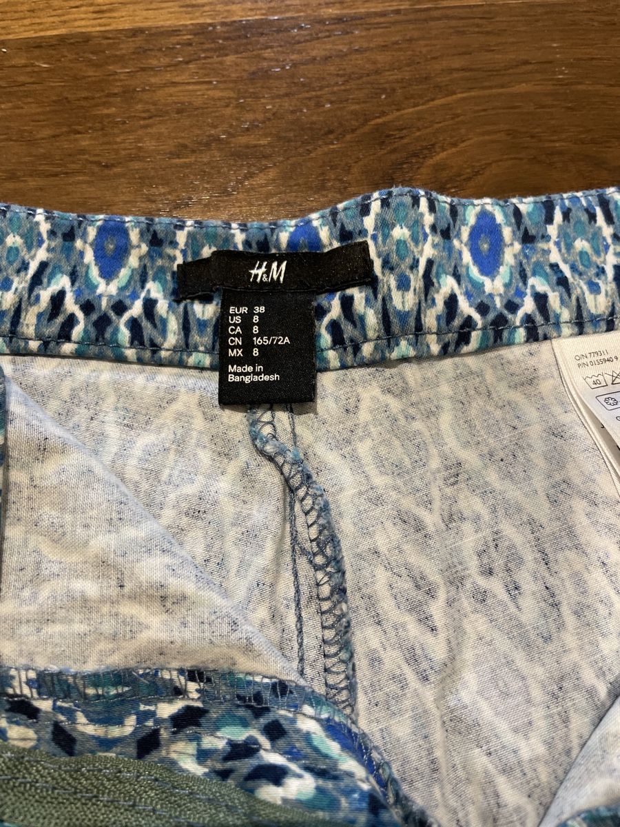 H&M Pantaloni: Farbige Shorts von H&M – Usato da Schmitten FR venduto da Monei19 3
