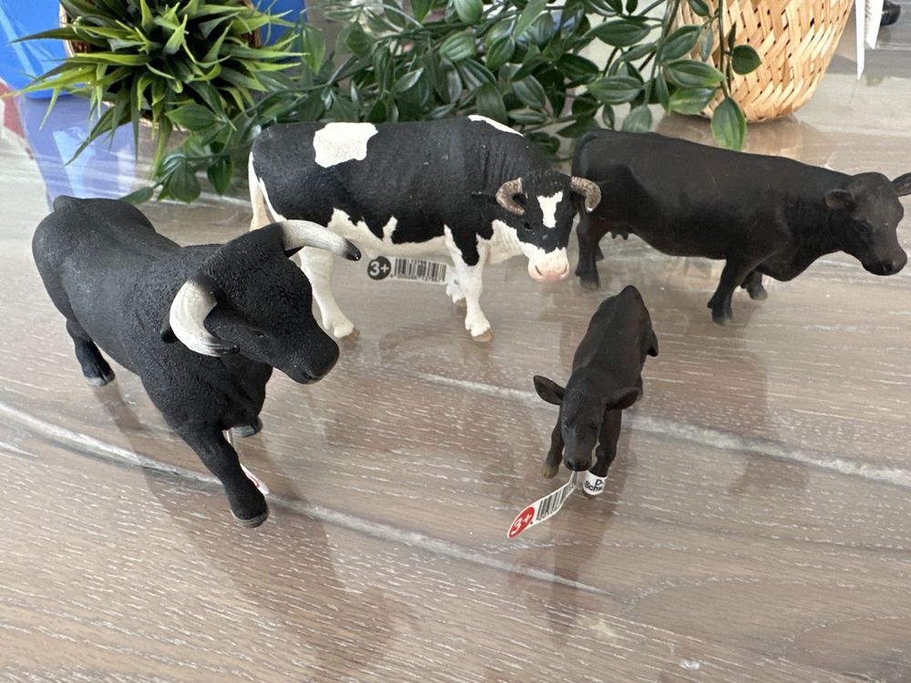 SCHLEICH Buntes Frühlings Kalb – Detailgetreue Spielzeugfigur Für Kinder