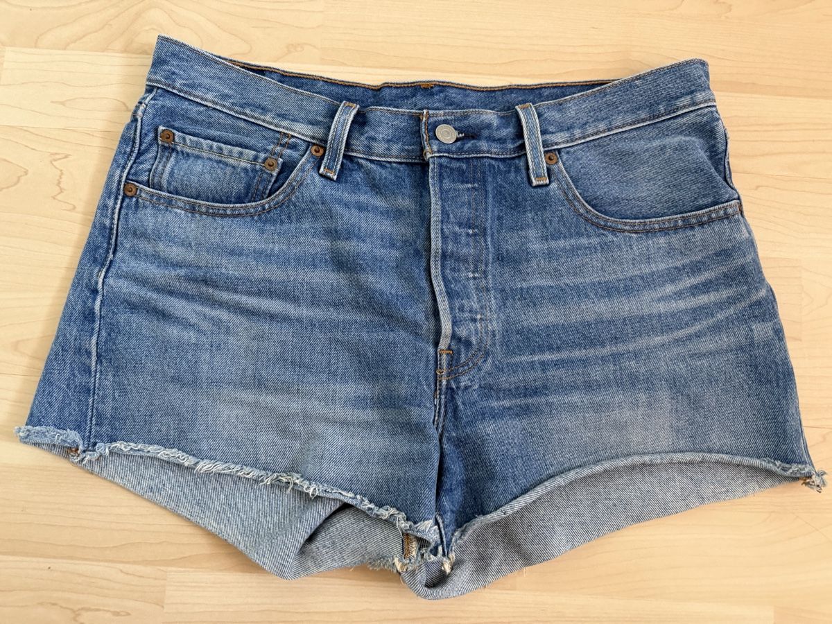 Levi's Jeans: Levis Shorts M / L – Gebraucht aus Birmensdorf ZH von elibela
