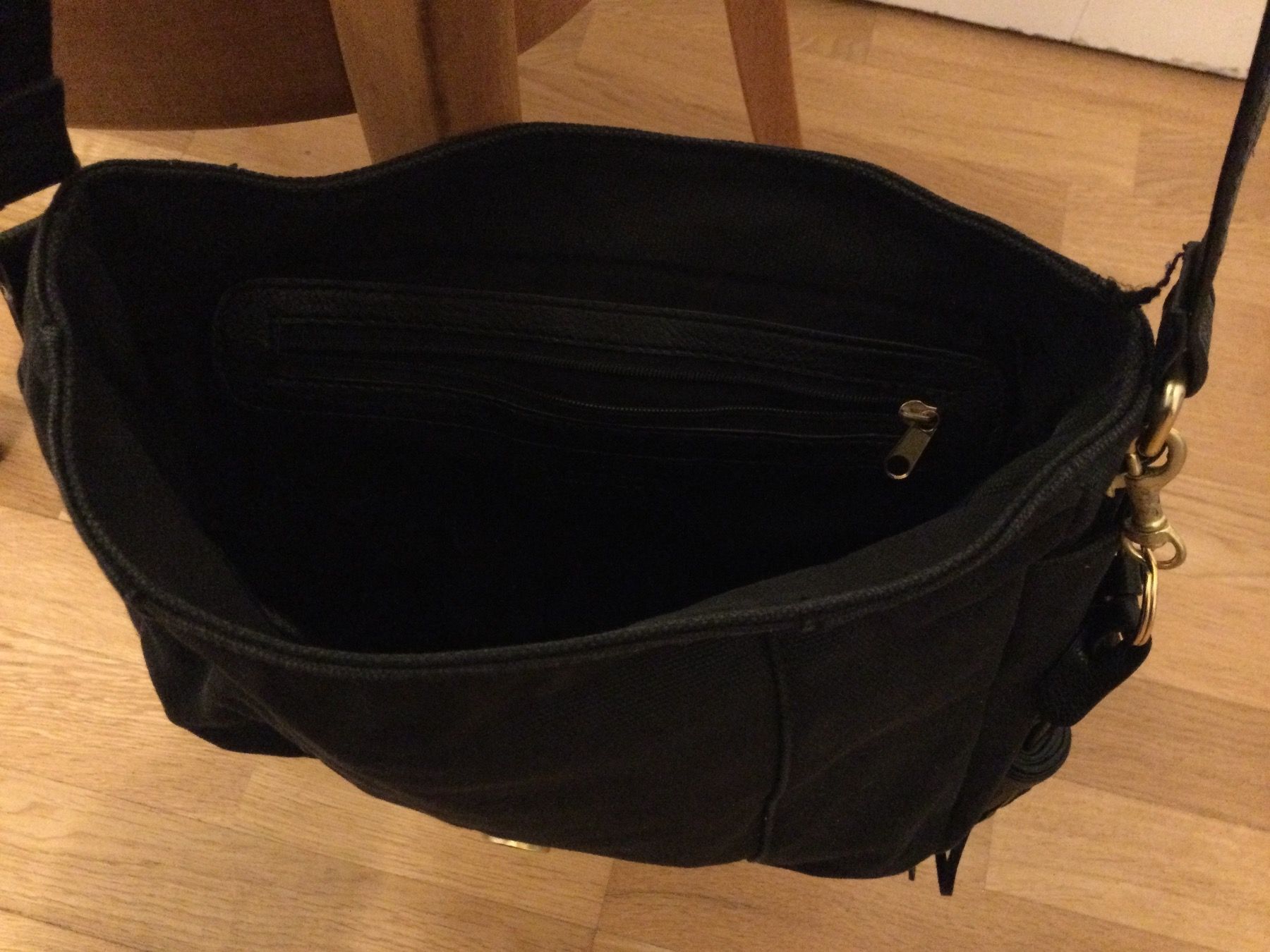 Maddison Borse da donna: Schwarze Handtasche aus Stoff - Madison – Usato da Zürich venduto da Janakpur 3