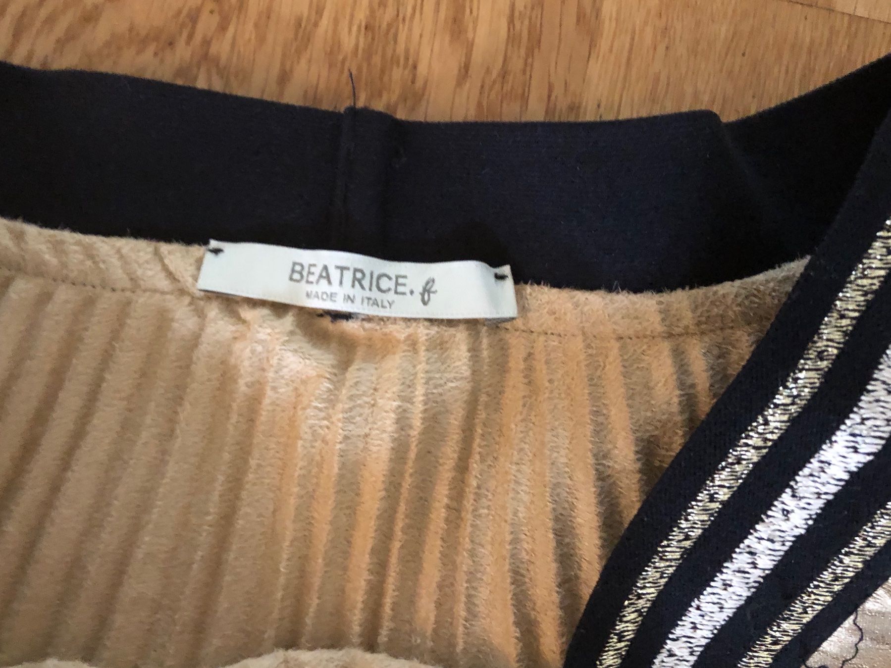 Gonne: Gold vegan leather skirt – Usato da zürich venduto da Ildiavolovesteprada 4
