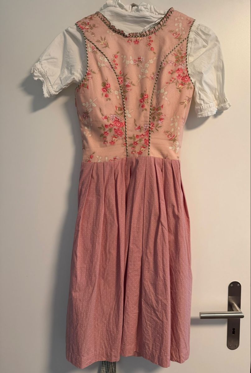 Robes: Dirndl Gr.32, Kaisers Trachten – D'occasion à Gutenswil par fel_tvx8