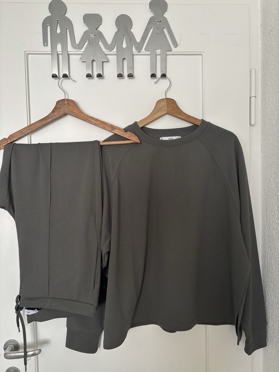 Lotti di vestiti: Mango Set: Hoodie & Hose – Usato da Birmensdorf ZH venduto da SecondVip