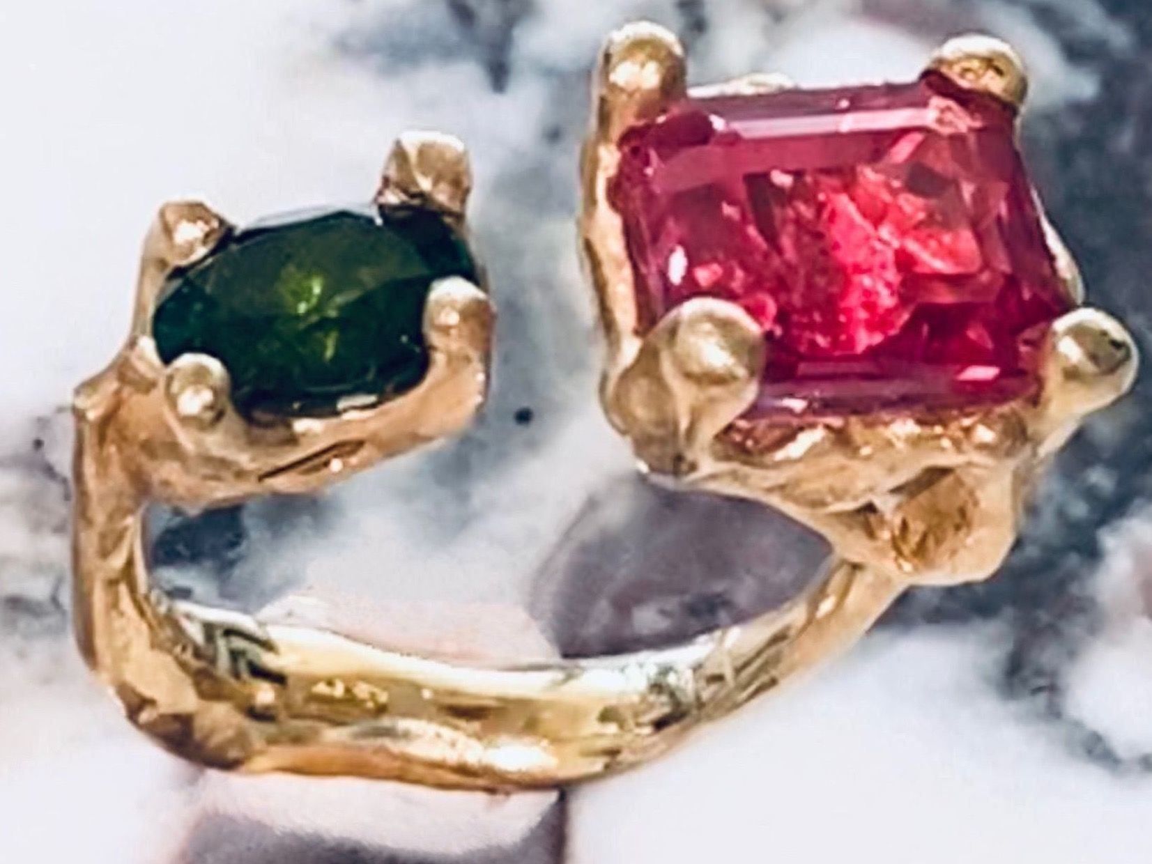 Llan Valls Joies Ringe: LLAN VALLS©️™️ Stackable Padparadscha Sapphire Green Garnet – Gebraucht aus Birsfelden von Brut 1