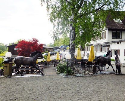 Skulpturen & Statuen: Bronze 'Horse Running on Water' 188cm – Gebraucht aus Stäfa von Satinoir 1
