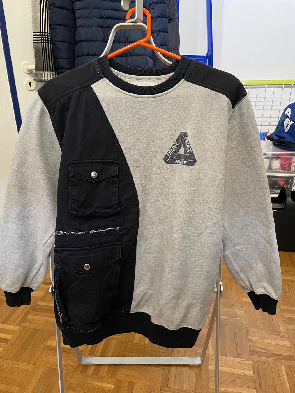 Palace Maglioni & Felpe: PALACE Patchwork Tri-Ferg Crewneck Grey / Blue, Size M – Usato da Nyon venduto da vallon_p38