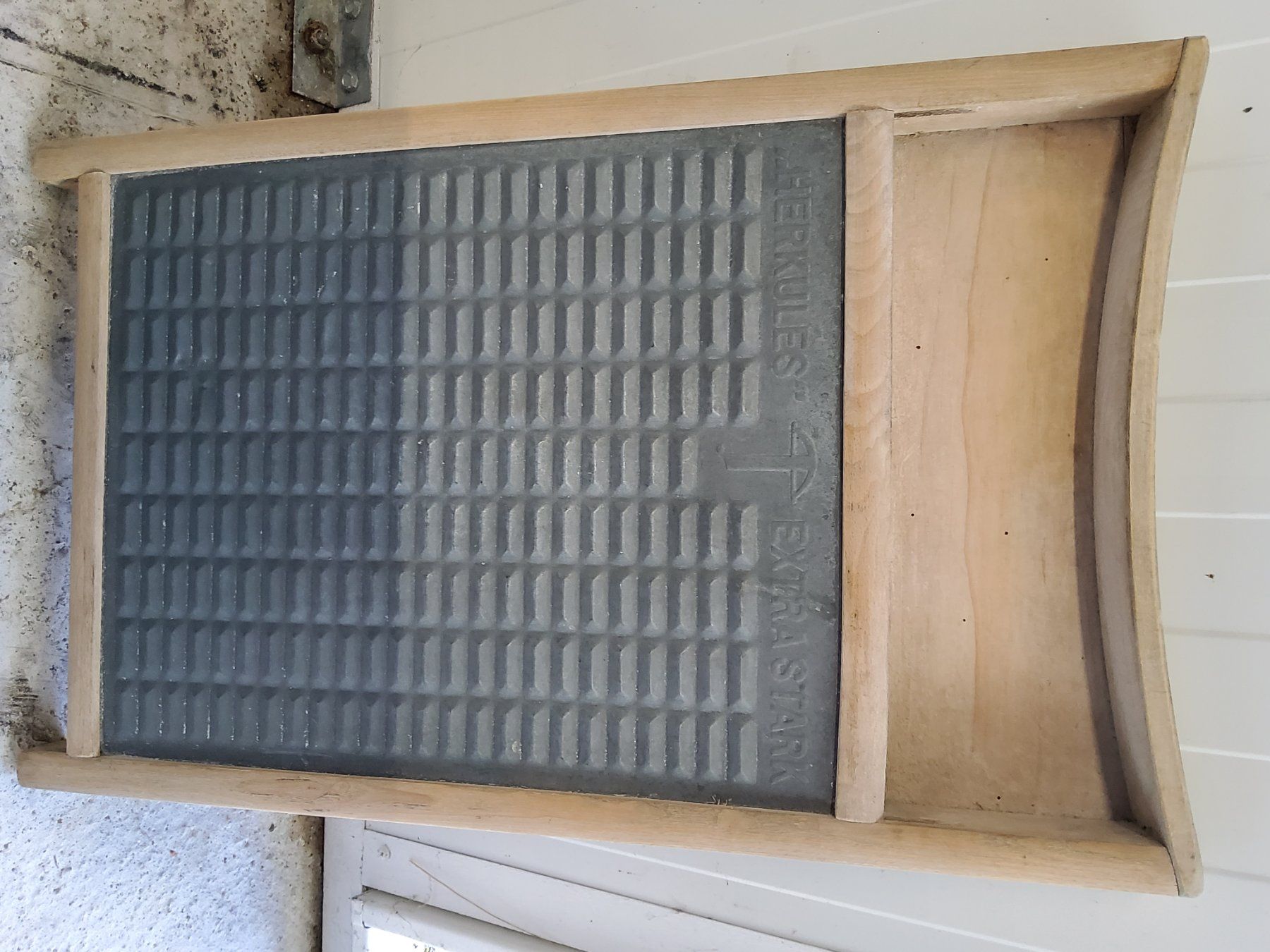 Articoli in legno: Waschbrett original – Usato da Bubendorf venduto da Faxe600