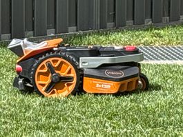 WORX Landroid Vision M800 WR208E inkl. Garage & FiatLux LED