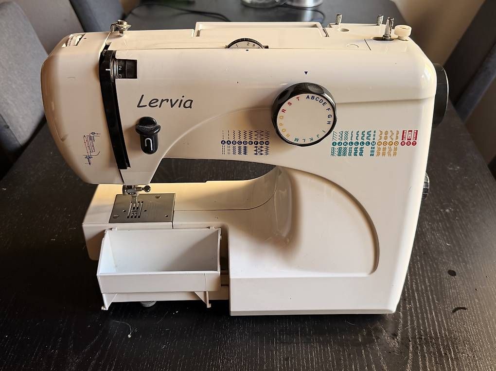 Nähmaschinen: Lervia Nähmaschine – Gebraucht aus Augst BL von Luca.R
