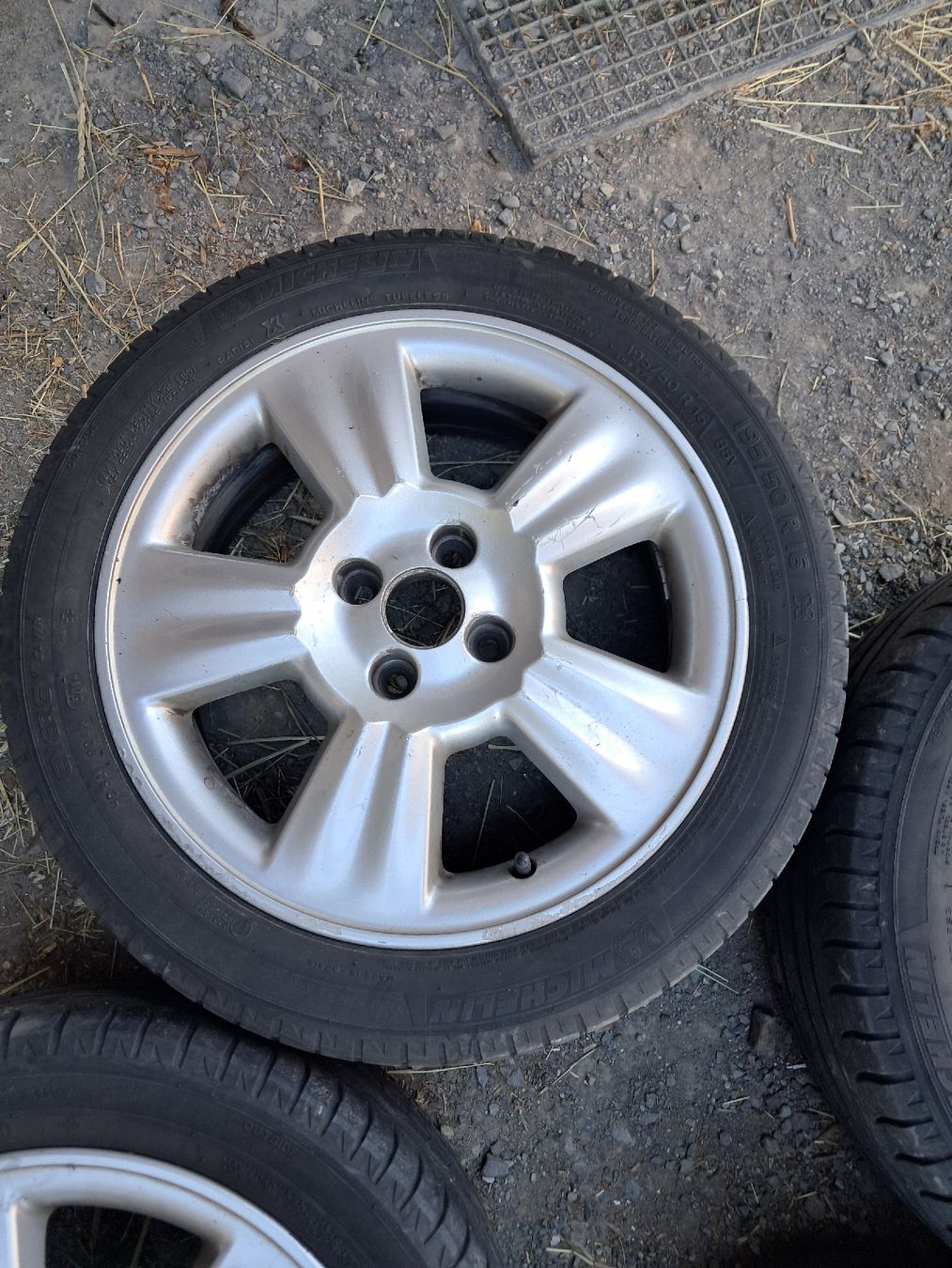 Pneumatici & Ruote complete: 4 Original Alufelgen zu Renault Megane  – Usato da Wichtrach venduto da Crevo 4
