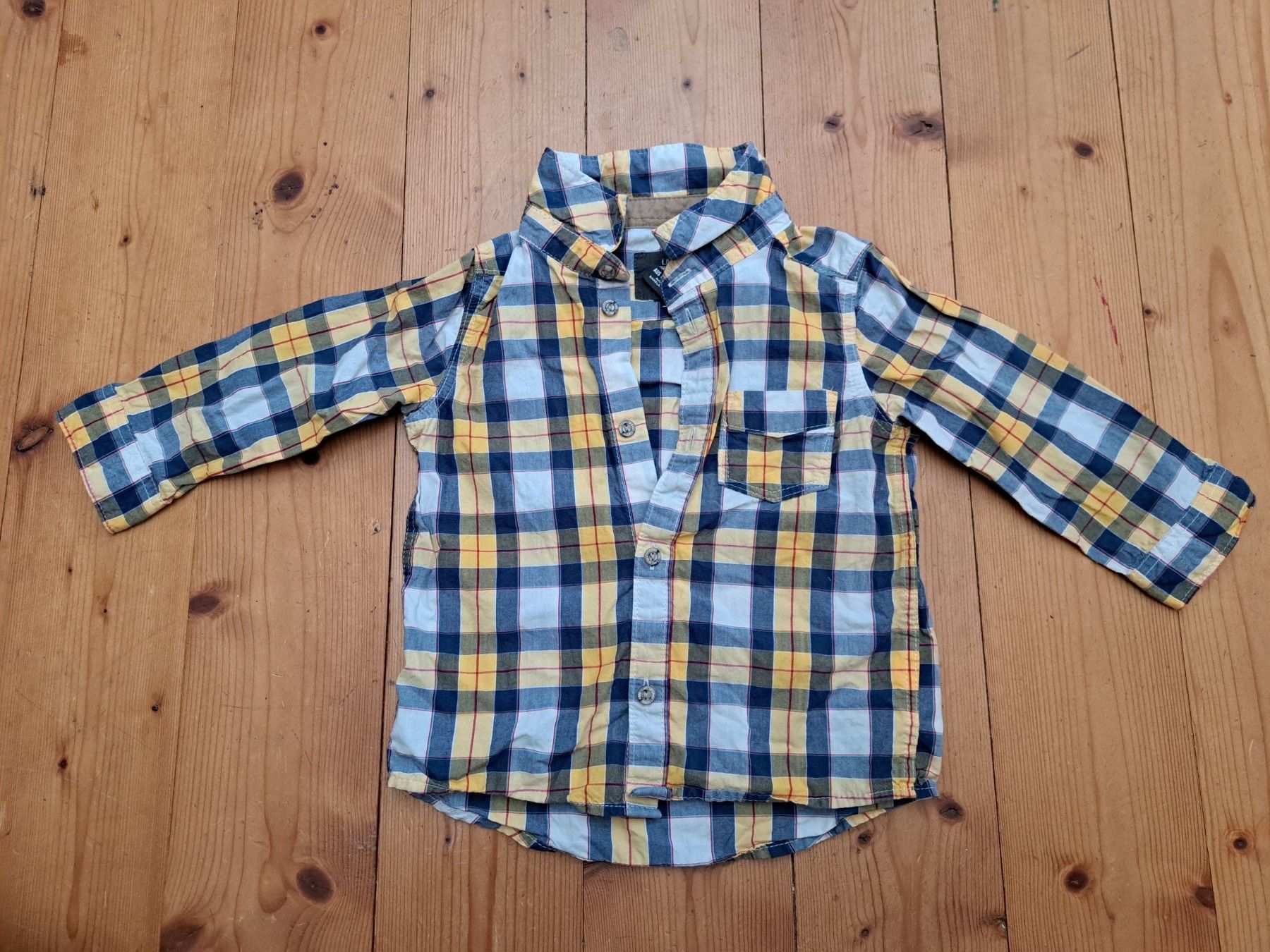 H&M Camicie, T-shirt & Polo: Neues Hemd, Jungen, Gr.80 – Nuovo (secondo la descrizione) da Büren an der Aare venduto da trecine