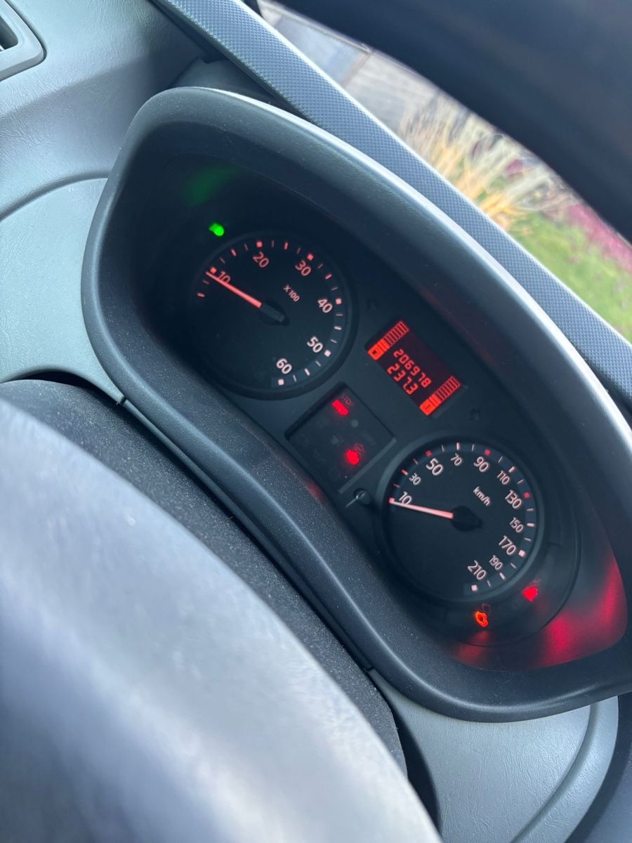 Véhicules utilitaires: Renault Trafic – D'occasion à Eichberg par Weder236 5