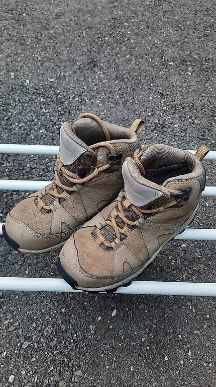 Scarpe per ragazzi: Chaussures de marche enfant taille 32 – Usato da Bouveret venduto da familylocher