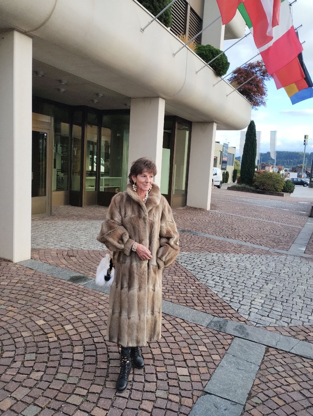 Manteaux: hochwertiger Pelzmantel – D'occasion à Zuzwil SG par BeyondBelief_ 5
