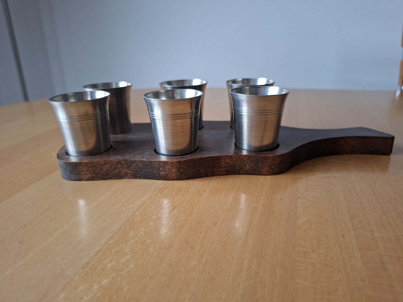 Set di piatti: Shot Gläser Set mit Holztablett, Reinzinn – Usato da Fehraltorf venduto da Vakael
