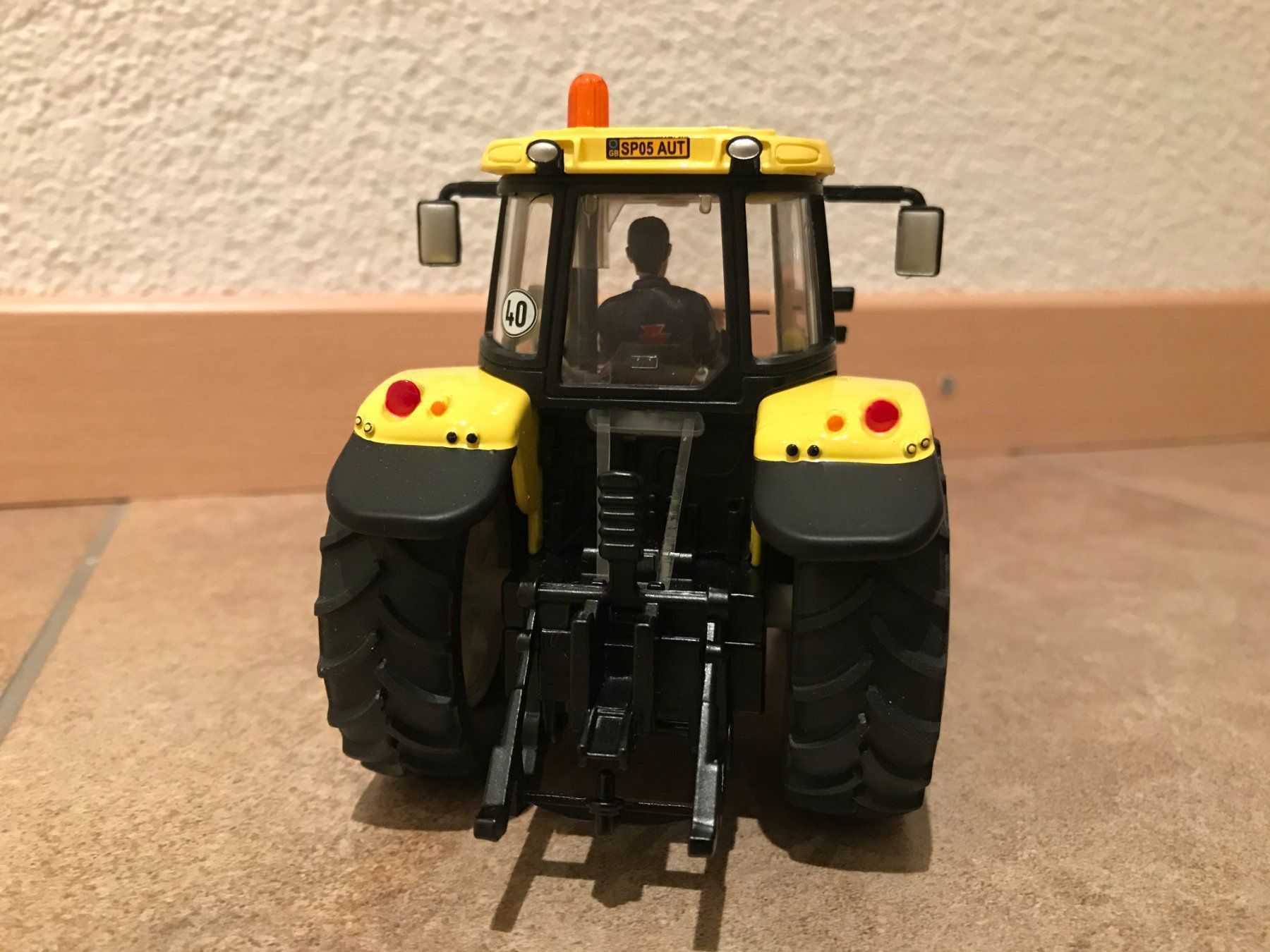 Massey Ferguson Trattori: SIKU Massey Ferguson 5460 – Nuovo e nell'imballaggio originale da Kreuzlingen venduto da Stefan1150 3