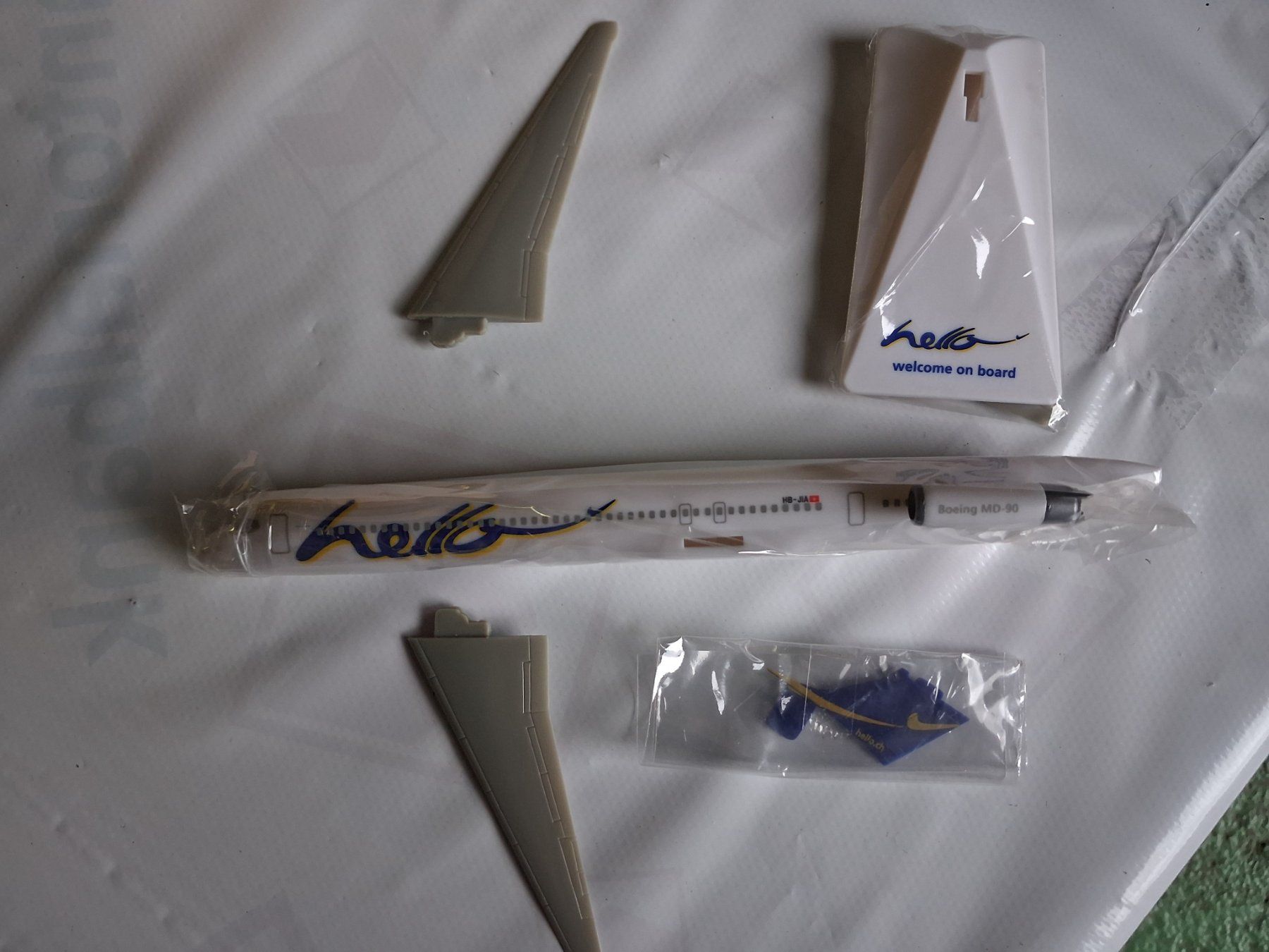 McDonnell Douglas Modellbausätze & Standmodelle: Hello MD-90 Flugzeugmodell, Skala 1:200, Neuwertig – Neu und originalverpackt aus Derendingen von Nellino01 3