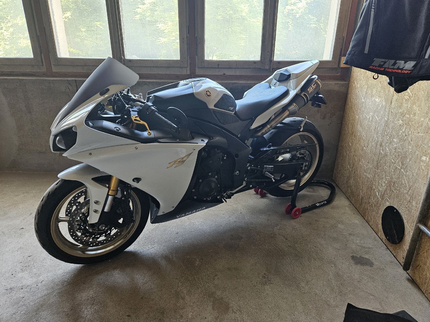 Yamaha Strada: Yamaha R1 Facelift – Usato da Hinterkappelen venduto da manu97 1