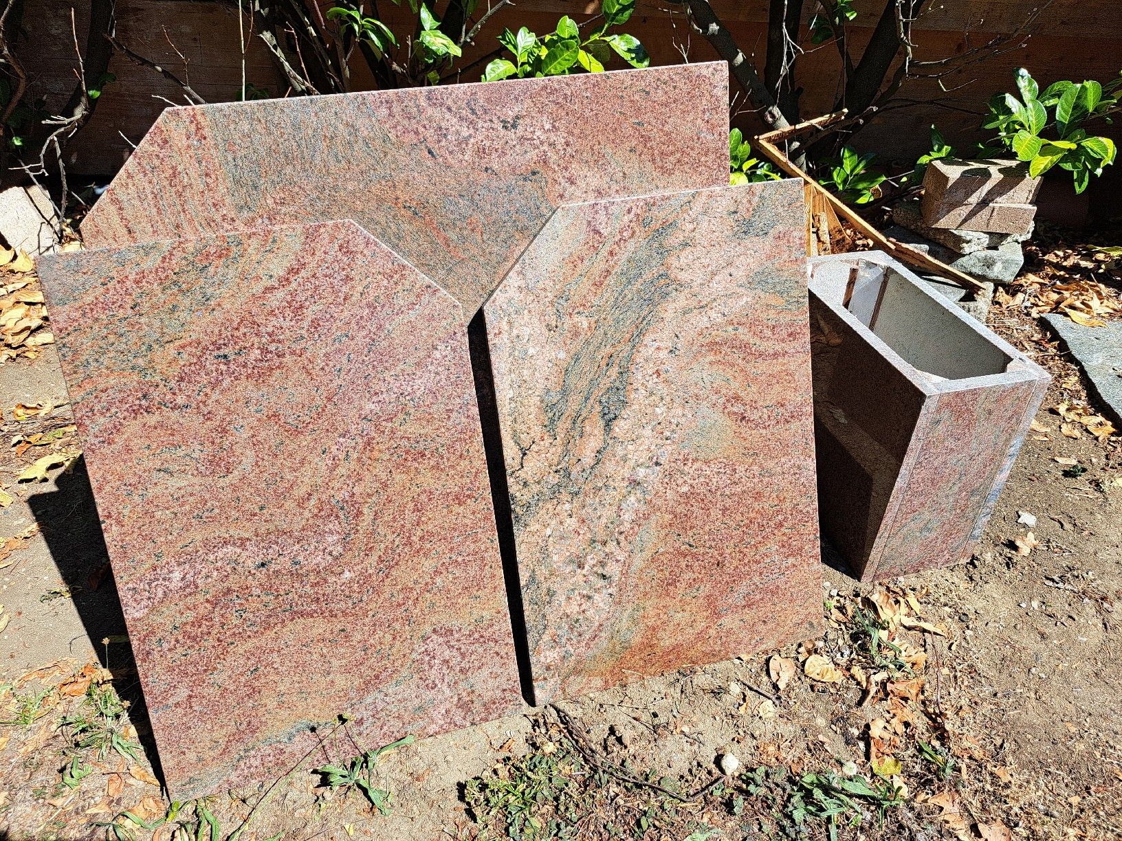 Piatti di portata: Granitplatten und Hocker – Usato da Winterthur venduto da Strand82