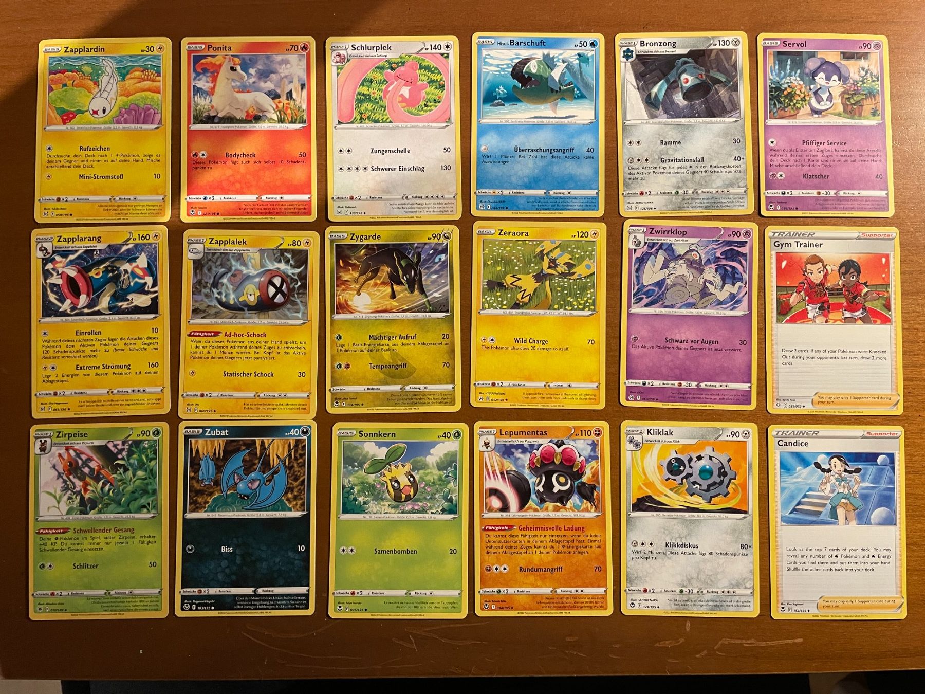 Pokémon Carte collezionabili: Pokemon Karten Set (Versand gratis) – Nuovo (secondo la descrizione) da Chur venduto da Angerson
