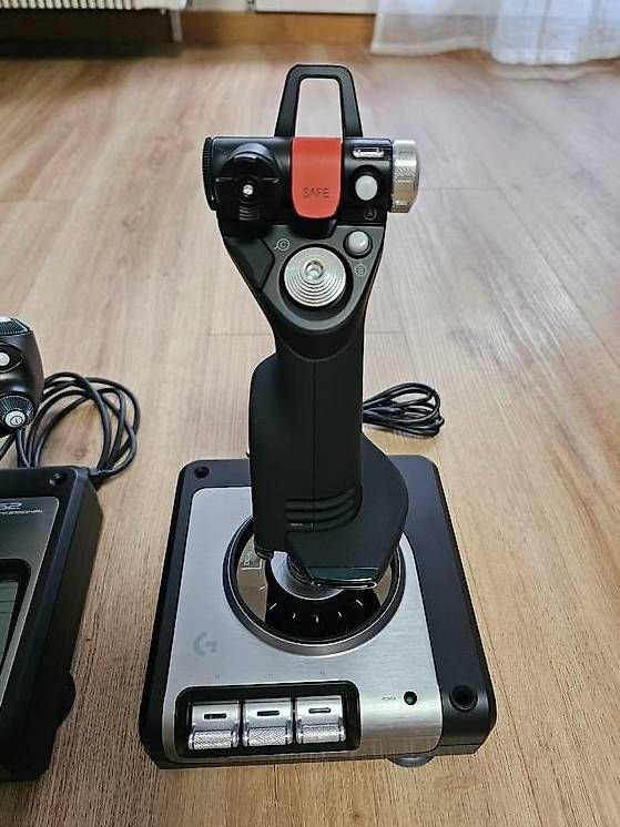 Logitech Manettes: Logitech Saitek X52 Pro – D'occasion à Münsingen par sttech 3