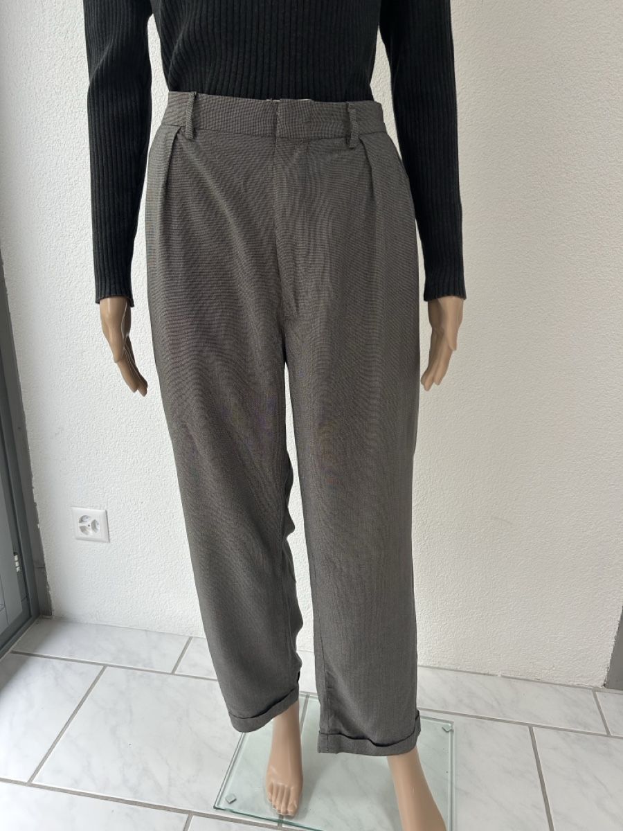 Ralph Lauren Pantaloni: Polo Golf Ralph Lauren Trousers Grey Patterned Worn – Usato da Saland venduto da ele_vc96