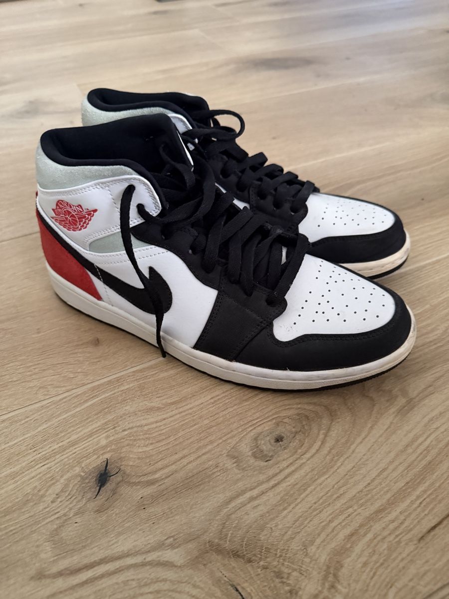 Jordan Chaussures hommes: Jordan 1 Mid SE Red Black Toe – D'occasion à Erlenbach ZH par Mattia777