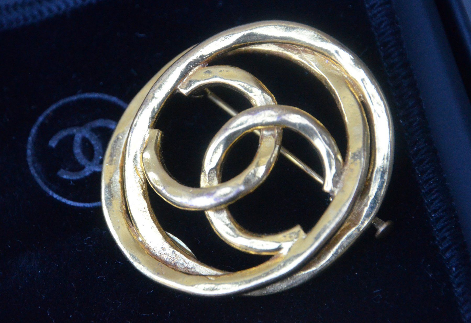 Chanel Spille & Fermagli: CHANEL Brosche / broche – Usato da Collonges venduto da Auganien 4