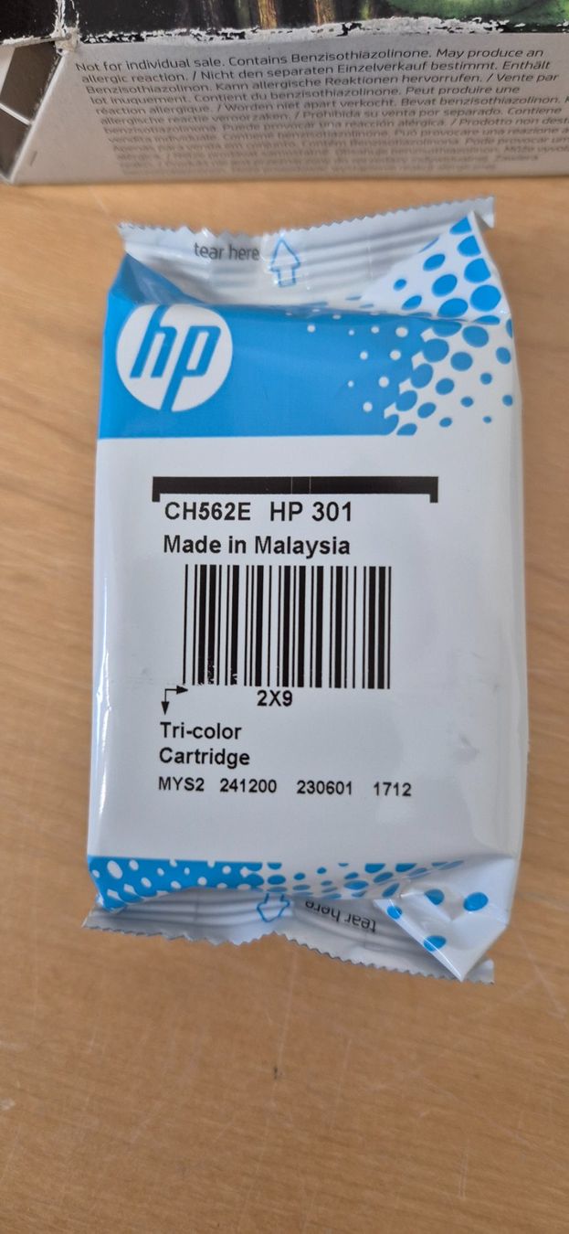Hewlett Packard Cartucce per stampanti & toner: HP 301 Tri-Colour – Nuovo (secondo la descrizione) da Elgg venduto da computerbrocki 1