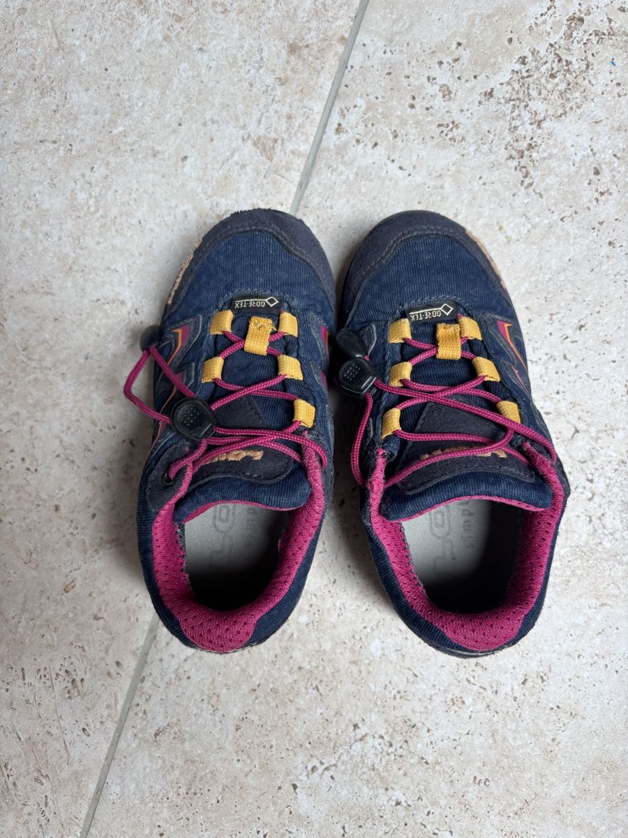 Lowa Chaussures hommes: Lowa Wanderschuhe Gore-Tex Kinder Grösse 25 – D'occasion à Ennetbaden par Cornelia119 2