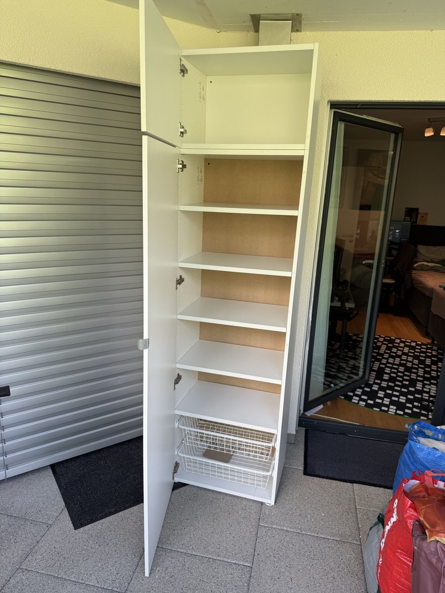 Armadi: IKEA platsa shrank  – Usato da Ebikon venduto da V_to_VRadivojevic 1