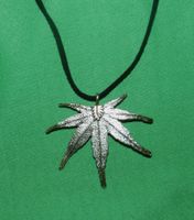 Halskette mit Anhänger, Modeschmuck
