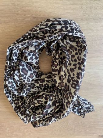 Grosser Schal mit Tigermuster