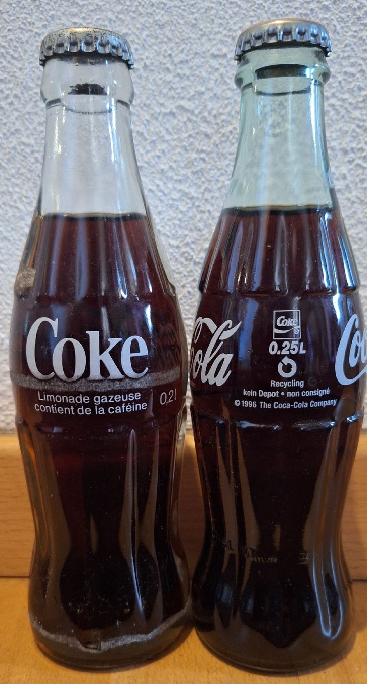 Coca-Cola Flaschen: 2 seltene vintage- Coca Cola Flaschen – Gebraucht aus Emmenbrücke von abu_9mj8 2