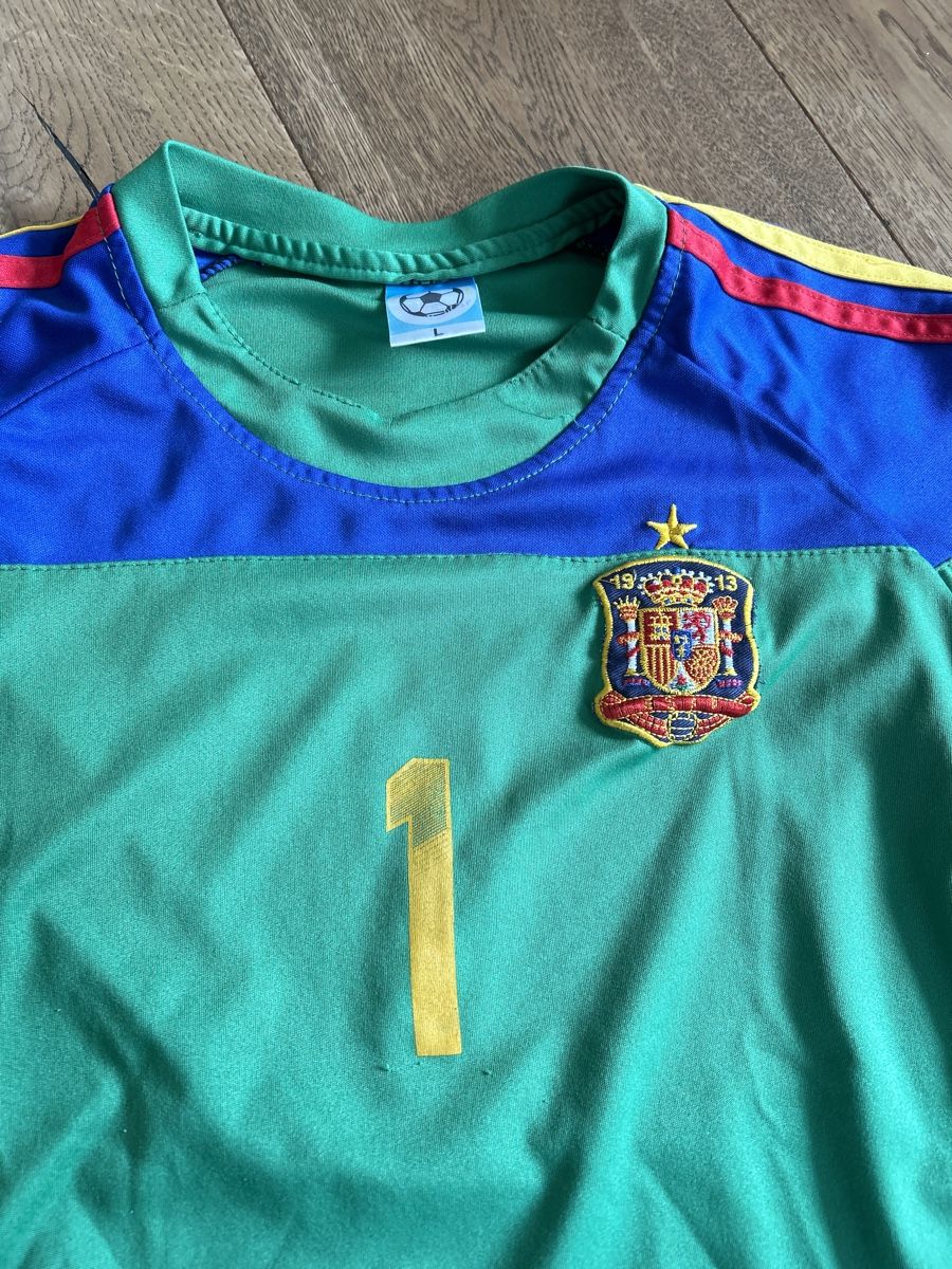 Trainer, Turnhosen & -trikots: Spanien 2010 WM Torwart Trikot – Gebraucht aus Rüeterswil von  1
