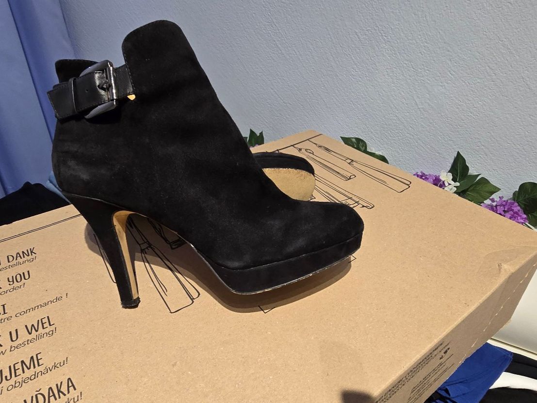 Scarpe da donna: Stiefelette Damen Grösse 39 – Usato da Chur venduto da Mikymiki