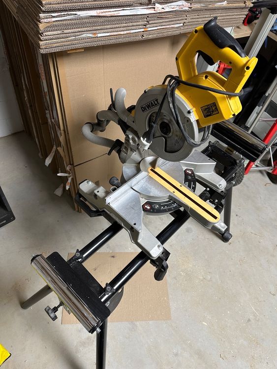 DEWALT Paneelsäge DWS771 - 1600W Mit XPS Beleuchtung