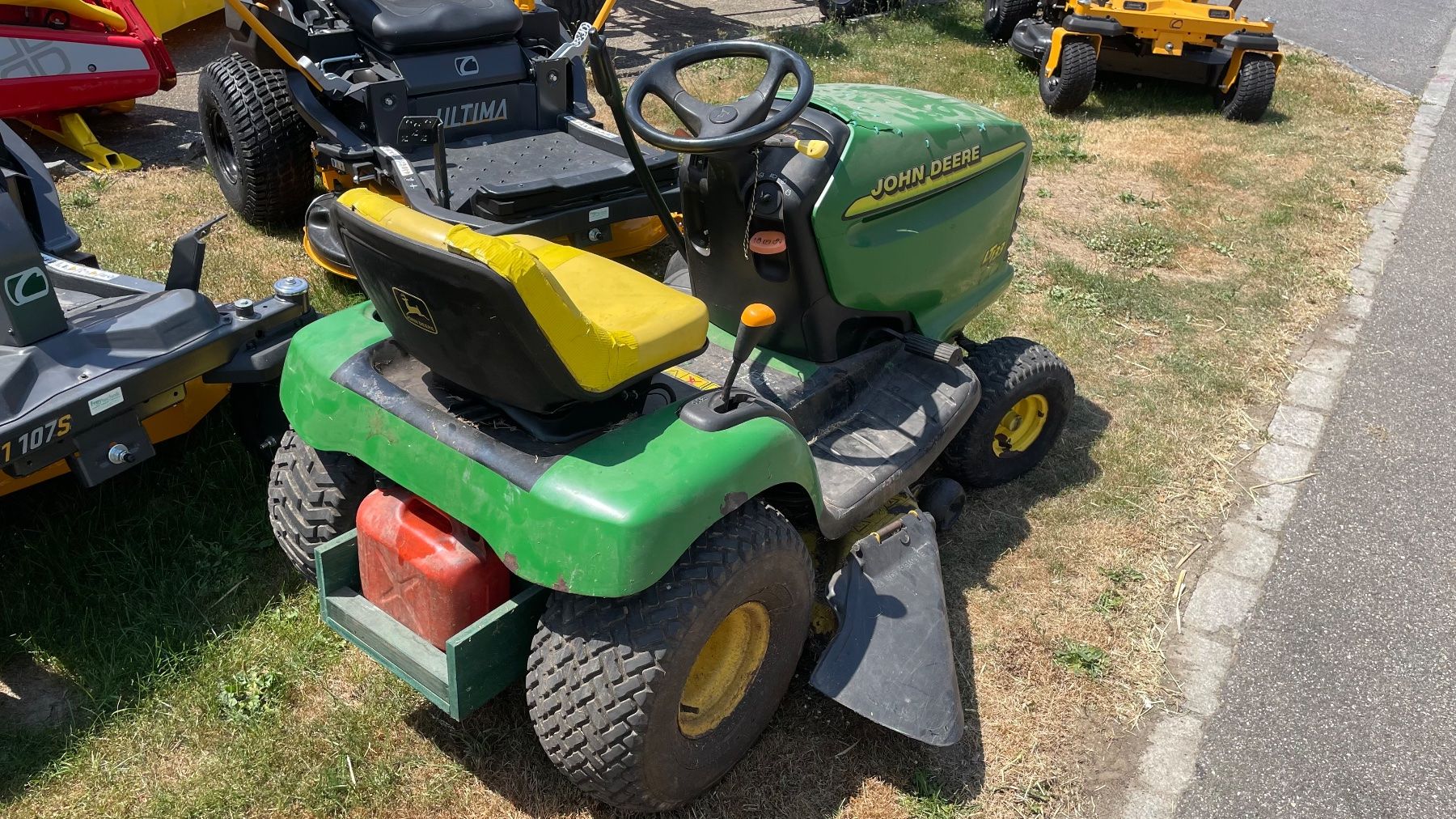 John Deere Tagliaerba: Rasentraktor Aufsitzmäher John Deere LT133 – Difettoso da Ermensee venduto da peterfrey 3