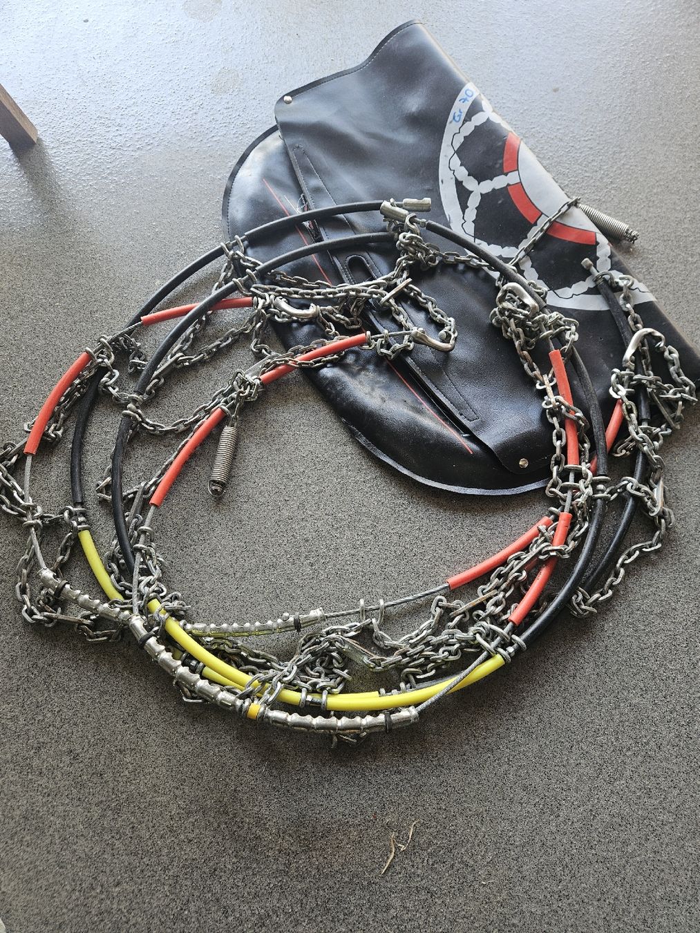 Schneeketten: Praktische Schneeketten - Gr 70 – Gebraucht aus Bonstetten von Brigitte04volle