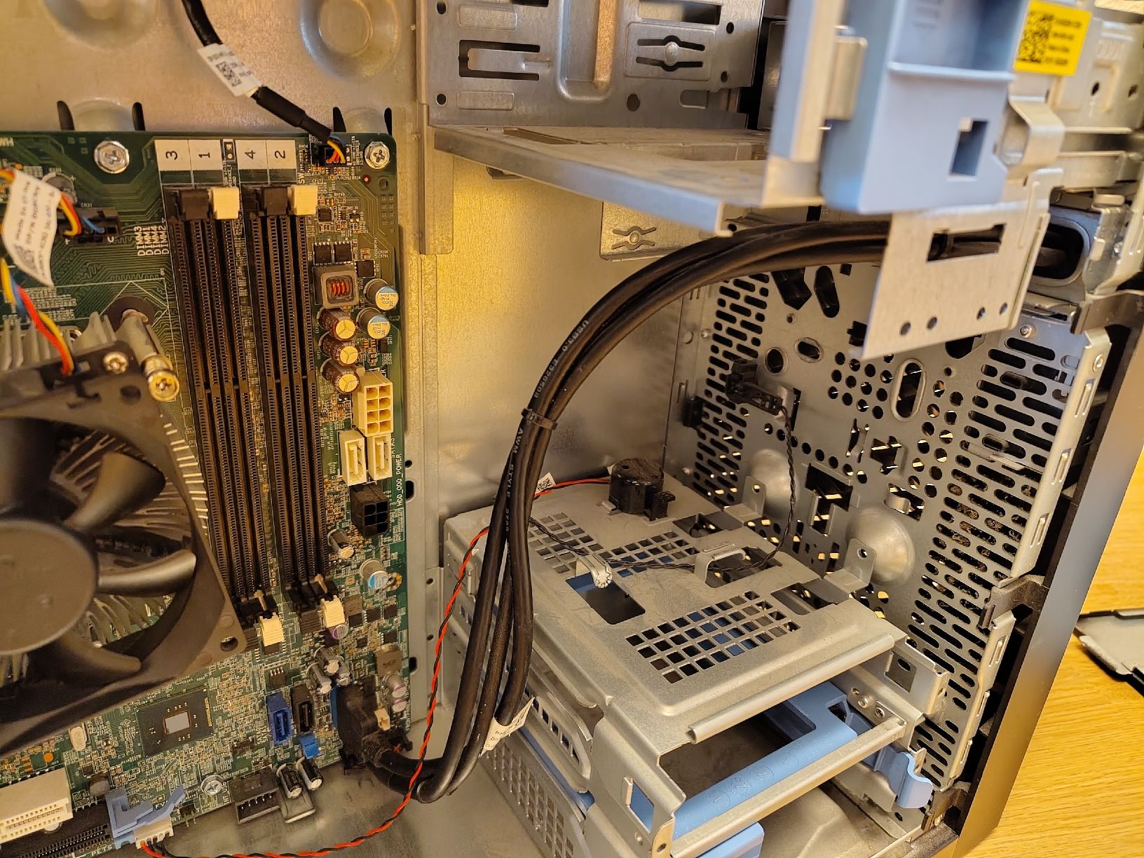 Dell Custodie: Dell Precision T1700 Gehäuse – Usato da Zürich venduto da Almohammed 4