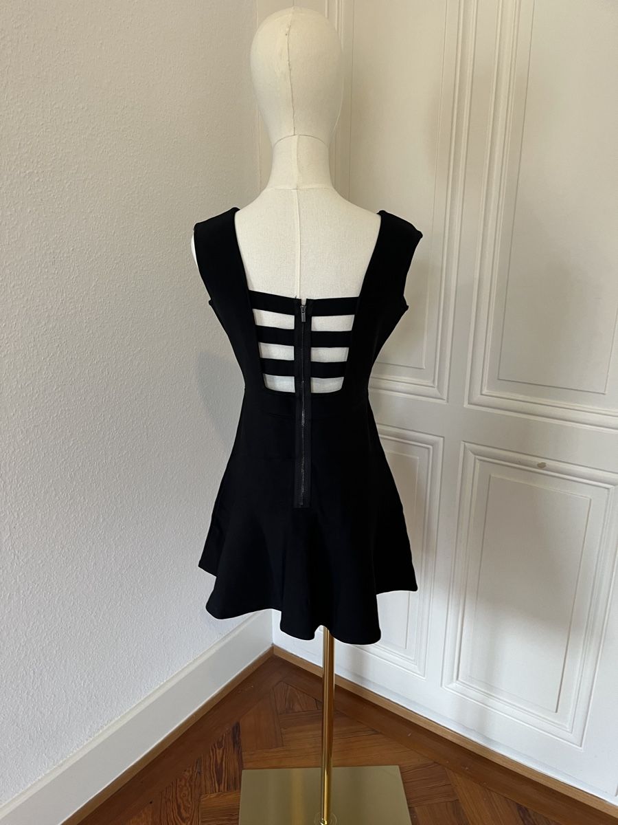 Vestiti: BCBGMaxAzria Elegant mini Black Dress – Usato da Genève venduto da nba_l98n 4
