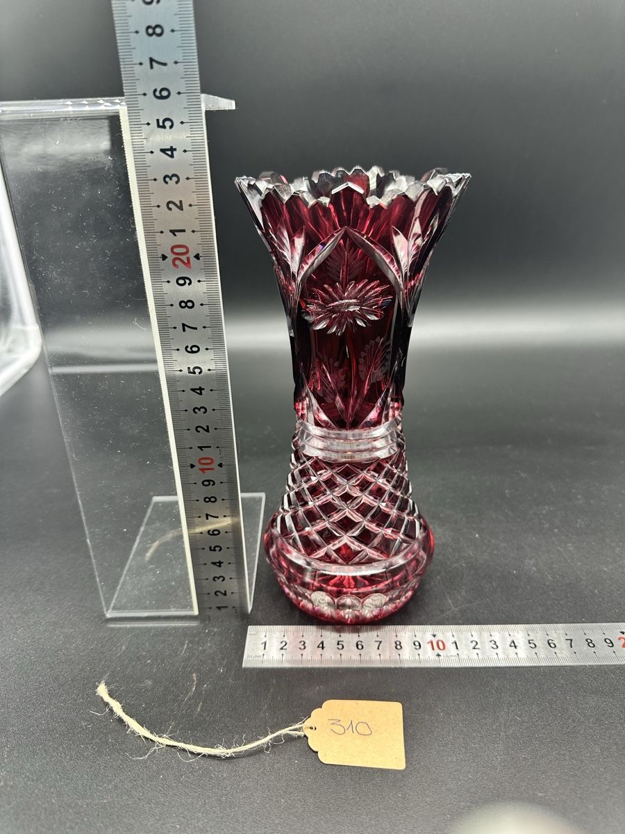 Vasi & Recipienti: Elegant Ruby Red Cut Crystal Vase – Usato da Villmergen venduto da JacRon 2