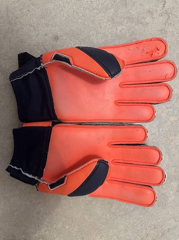 Guanti: Fussballhandschuhe – Usato da Luzern venduto da _.Horizon._ 1