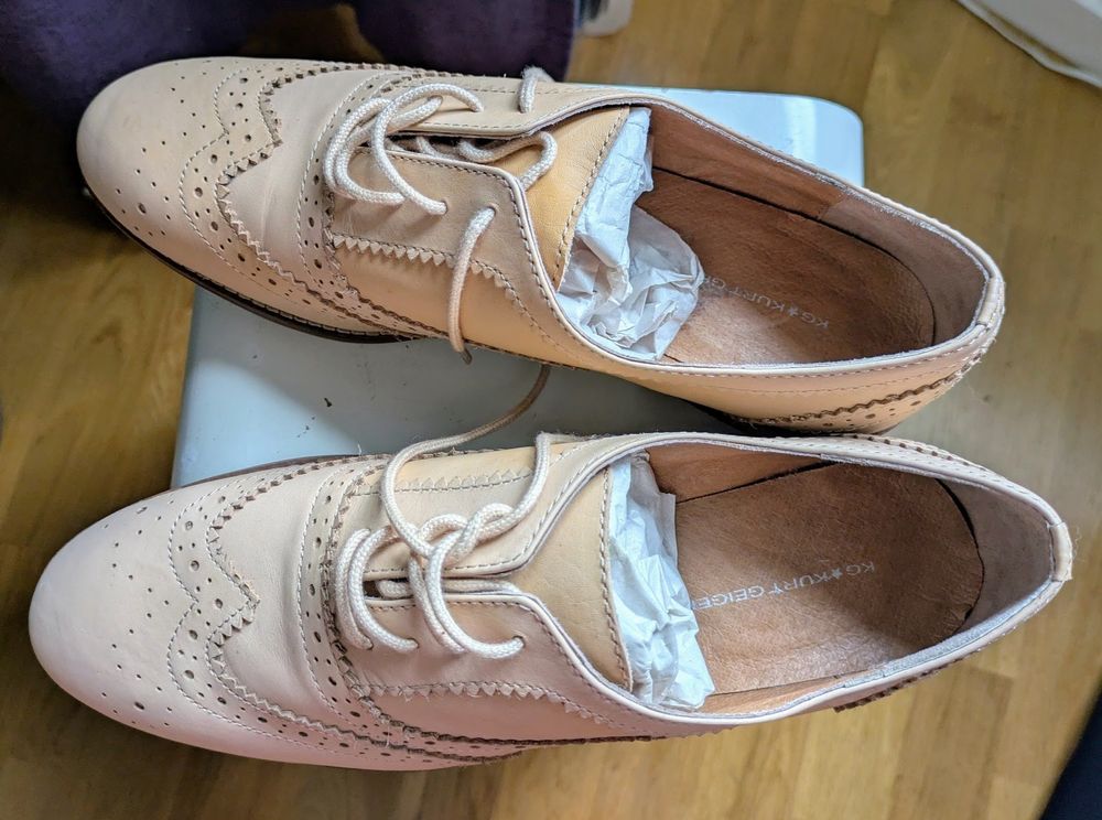 Kurt Geiger Chaussures femmes: Kurt Geiger Carvela Cream Leather Brogues, Size 40, Worn Onc – Neuf (Voir description) à Carouge GE par Shifty_Shift