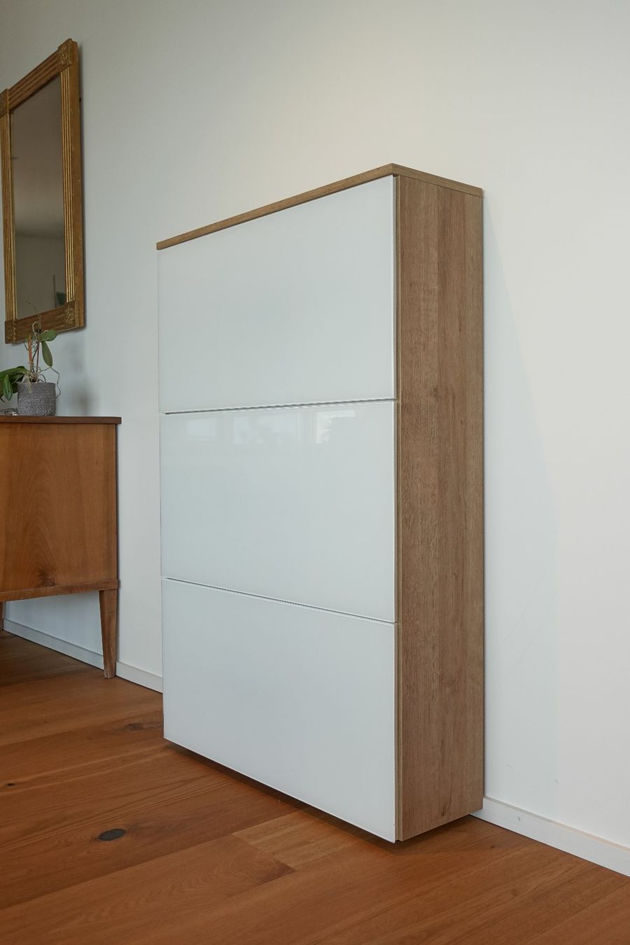 Pfister Armadi: Schuhschrank mit Milchglas, Eichenoptik, 3 Klappen, topp – Usato da Luzern venduto da bigbennybunny