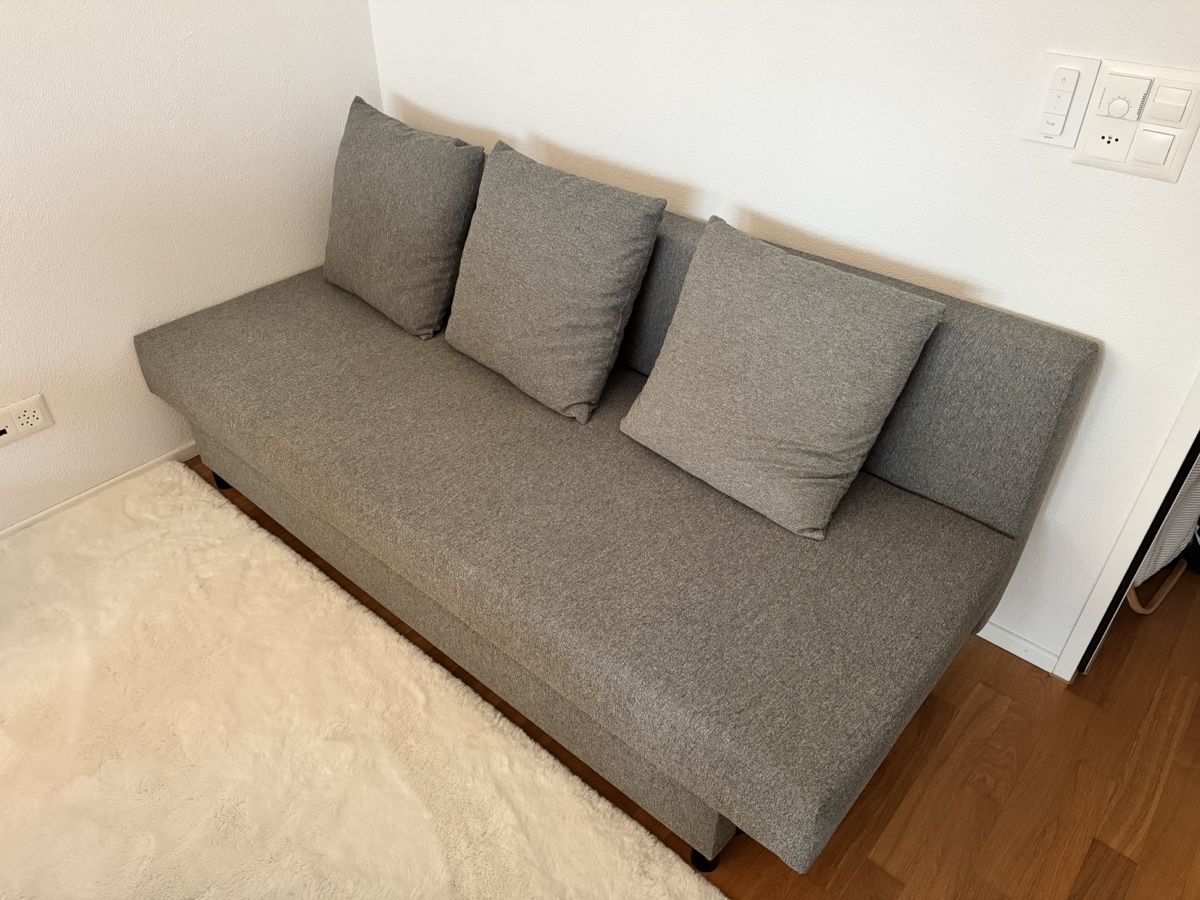 Divani: Sofa Bett grau wie neu – Usato da Rotkreuz venduto da ThomasOW