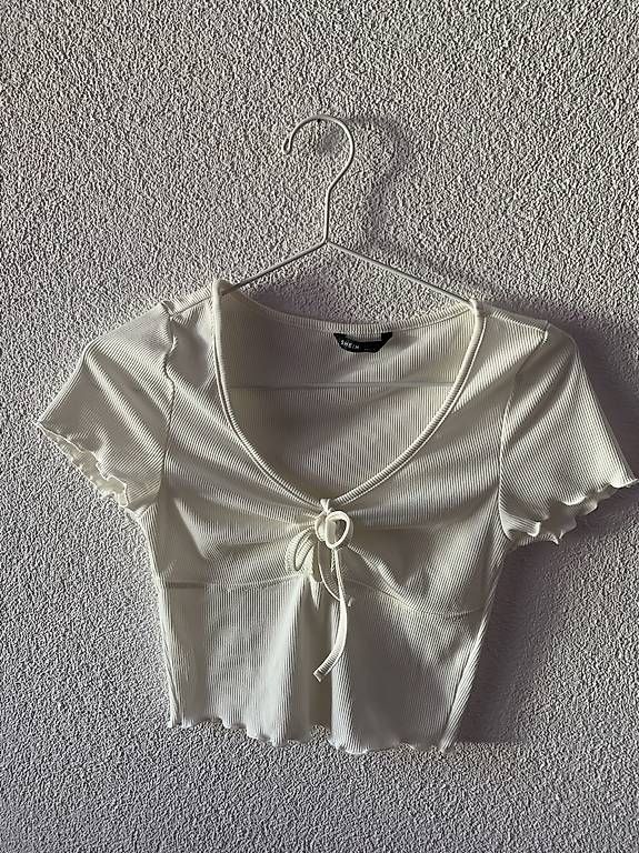 T-Shirts: Weisses Shirt mit Rüschchen – Gebraucht aus Wahlen b. Laufen von Jeanine_T