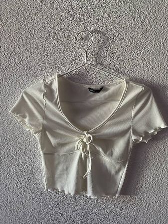 Weisses Shirt mit Rüschchen
