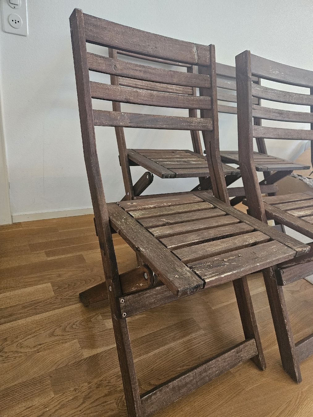 Ikea Sedie: Gebrauchte Gartenstühle aus Holz, 4 Stück – Usato da Basel venduto da ._.Claudia._. 1